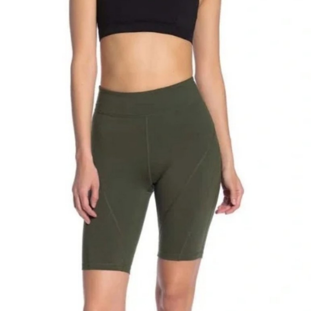 FPM multi-seam detail shorts